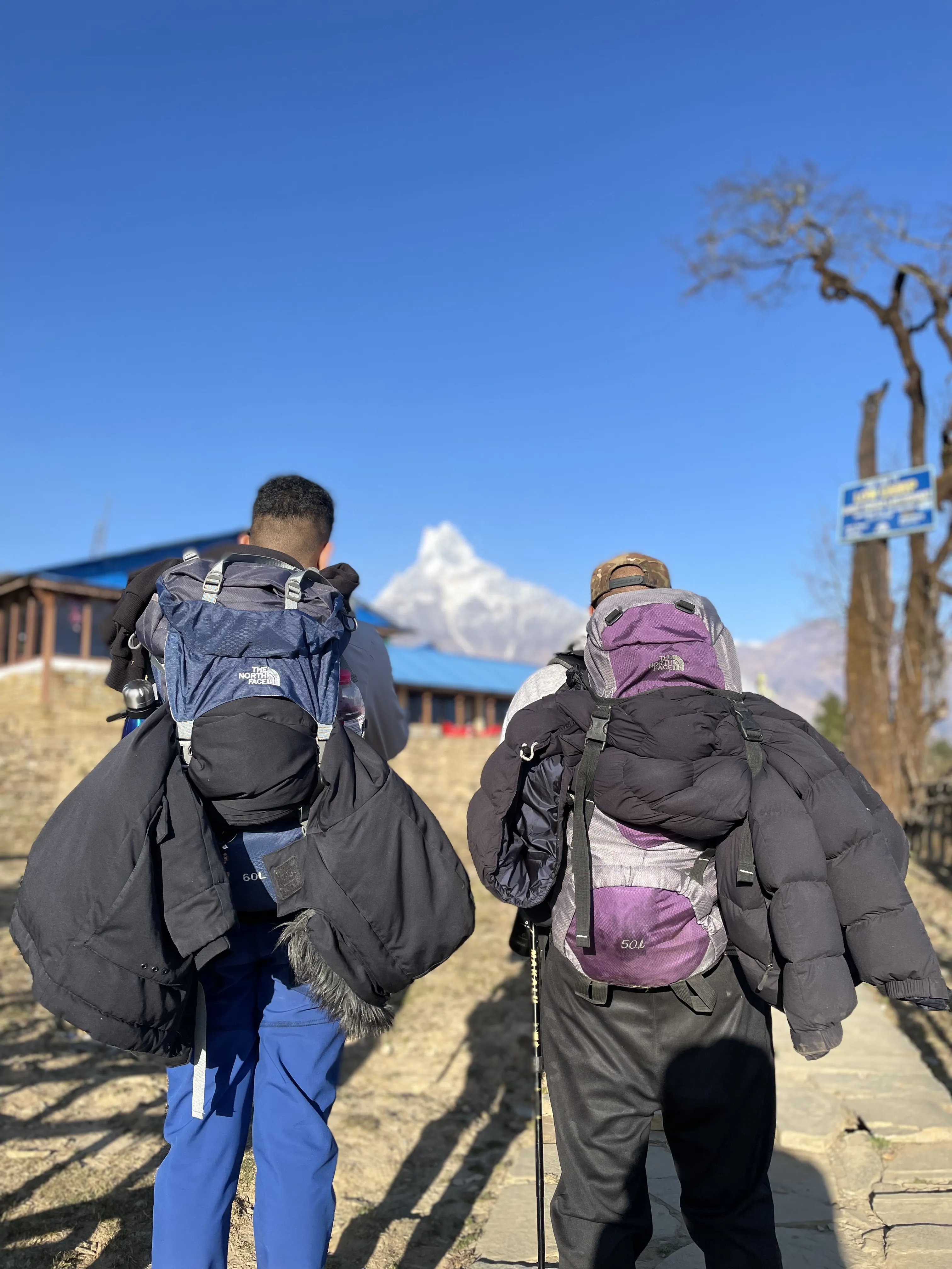 Kande trailhead, two trekkers heading out
